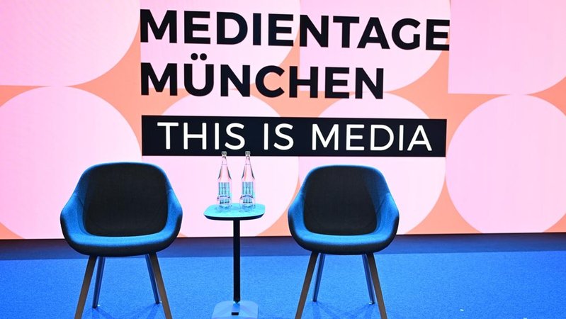 Bühne auf den Medientagen München 2024 | Bild: Medien.Bayern GmbH Bühne auf den Medientagen München 2024