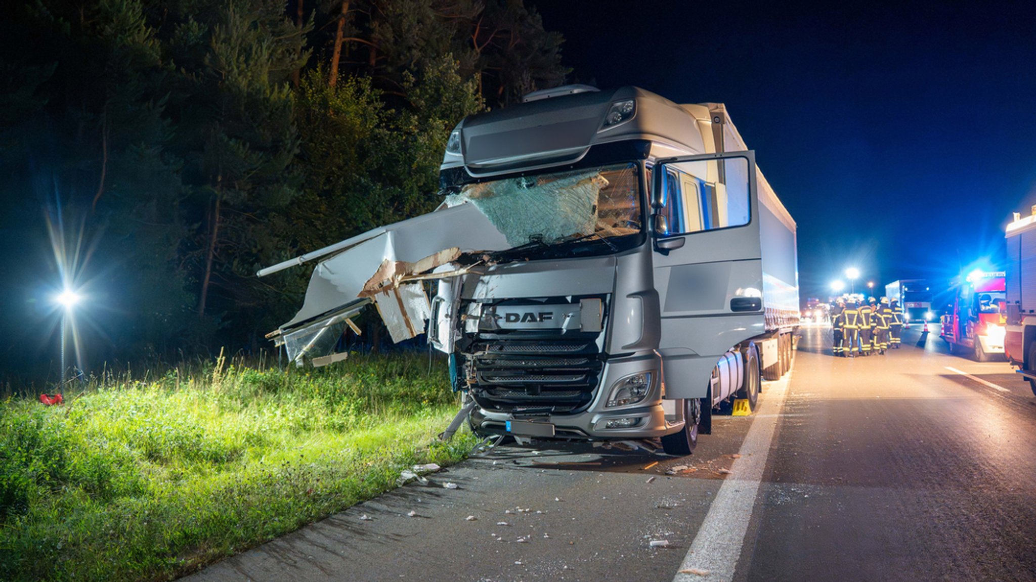 Drei Schwerverletzte bei Unfall auf Standstreifen der A9