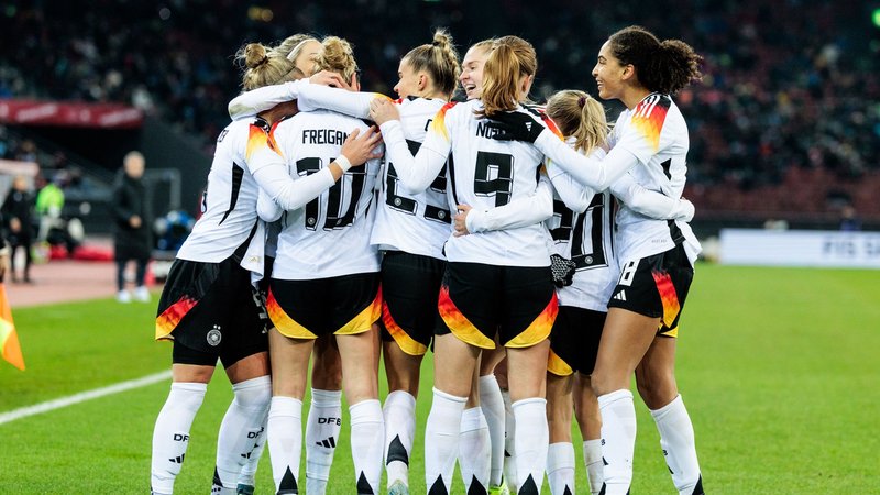 deutsche Frauen-Nationalmannschaft jubelt | Bild: picture alliance / Pressefoto Ulmer deutsche Frauen-Nationalmannschaft jubelt