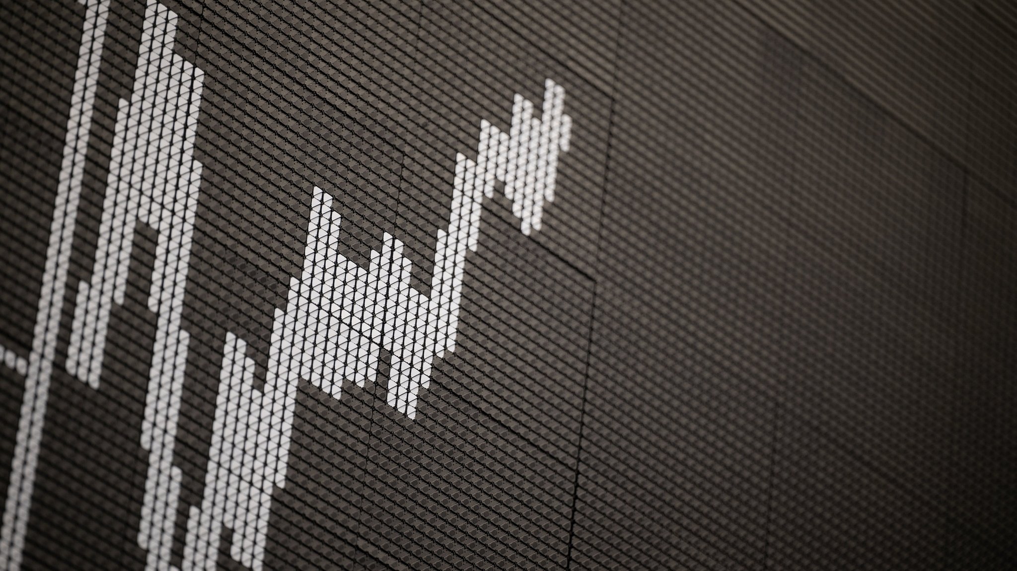 Dax überspringt erstmals Marke von 17.000 Punkten