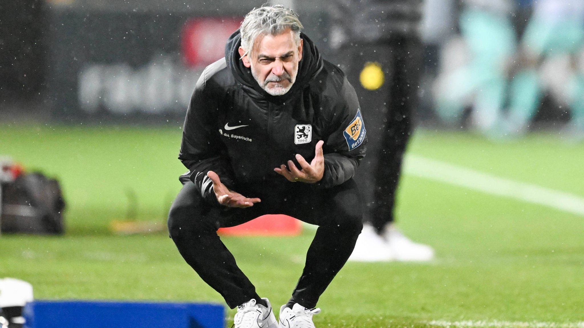 Fassungslos nach dem 0:3 in Dortmund: Löwen-Coach Maurizio Jacobacci