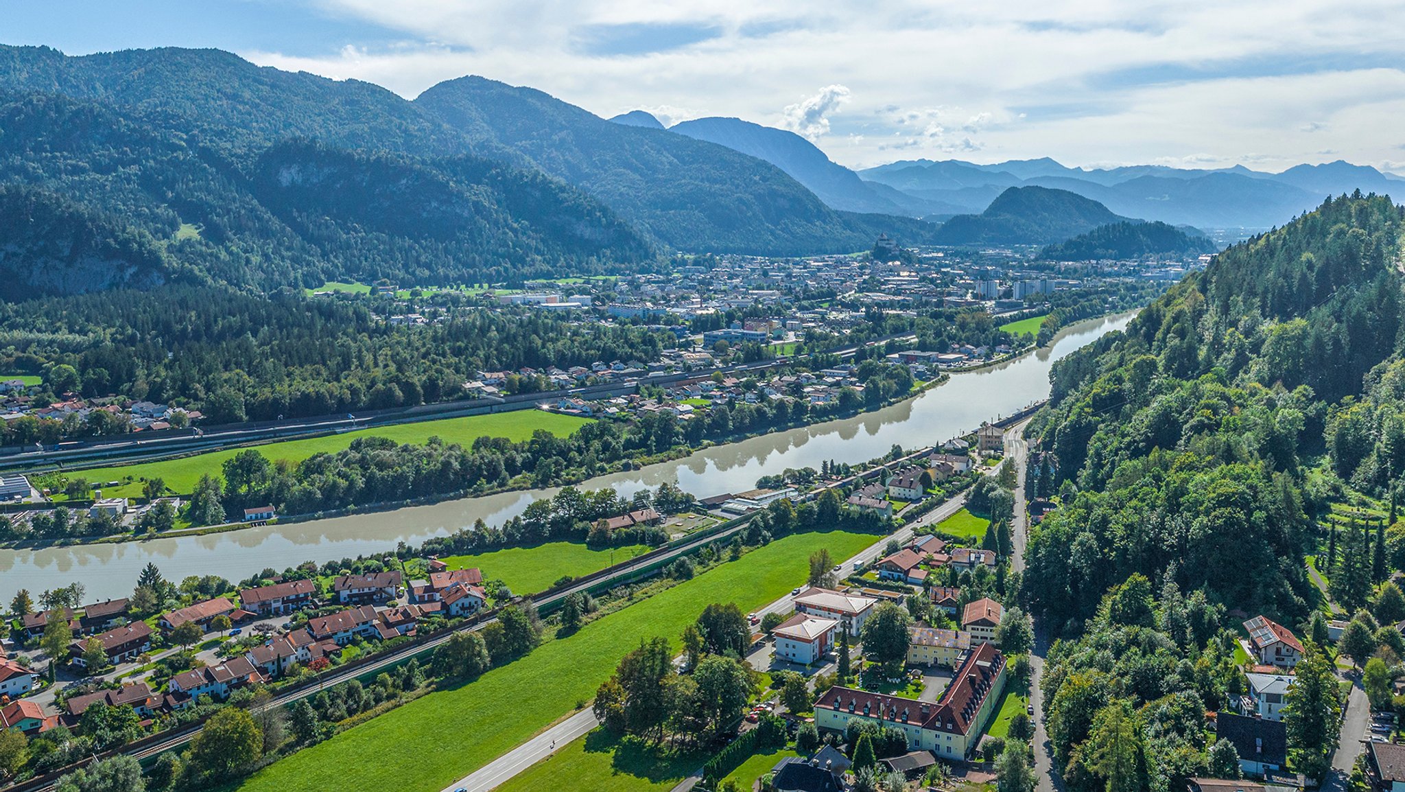 Zehn Jahre Dialogforen, knapp 600 Sitzungsstunden und rund 560 gesichtete Trassenvorschläge von Bürgerinnen und Bürgern - jetzt hat die Deutsche Bahn ihr Vorplanungsverfahren zum umstrittenen Brenner-Nordzulauf im Inntal abgeschlossen.