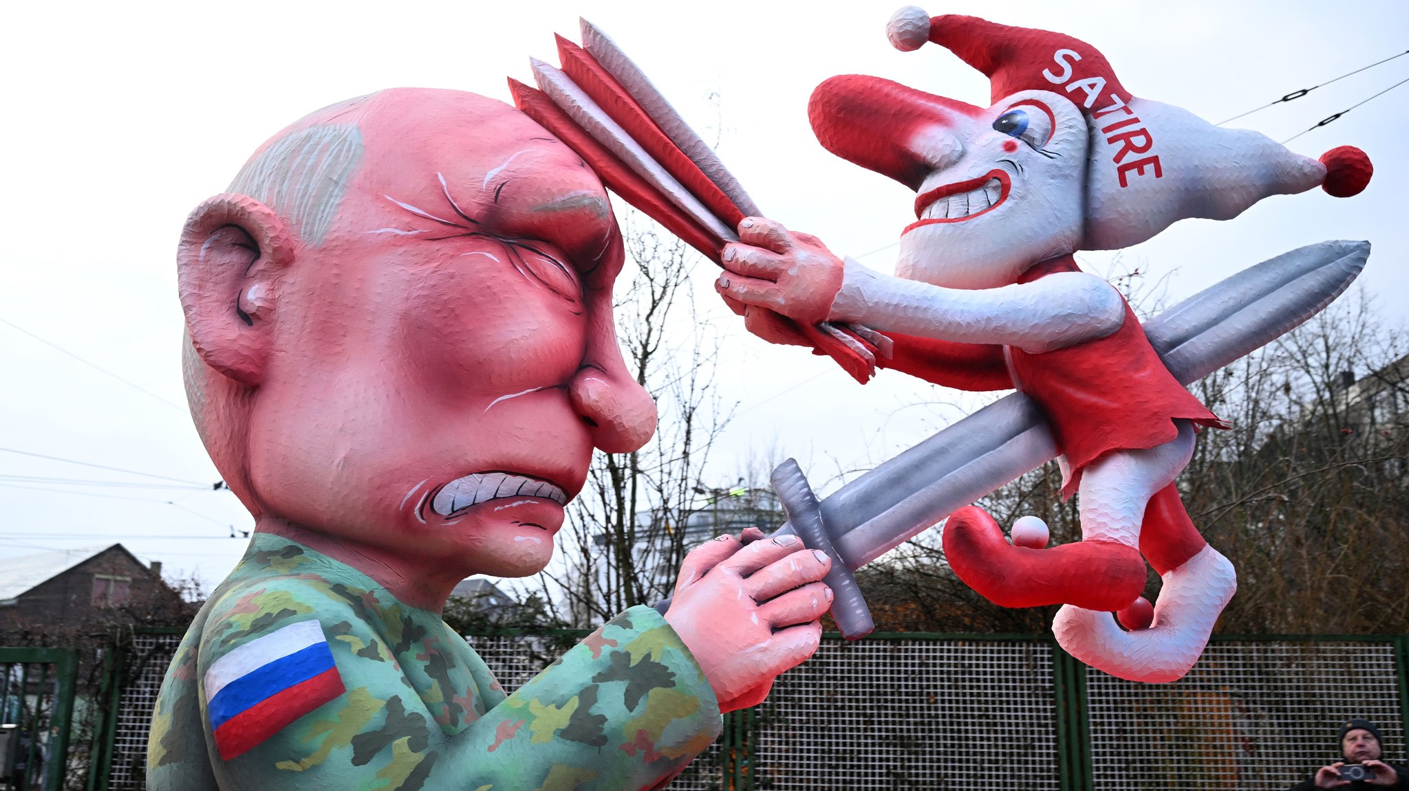 Rosenmontagsumzüge: Narren gegen die Mächtigen