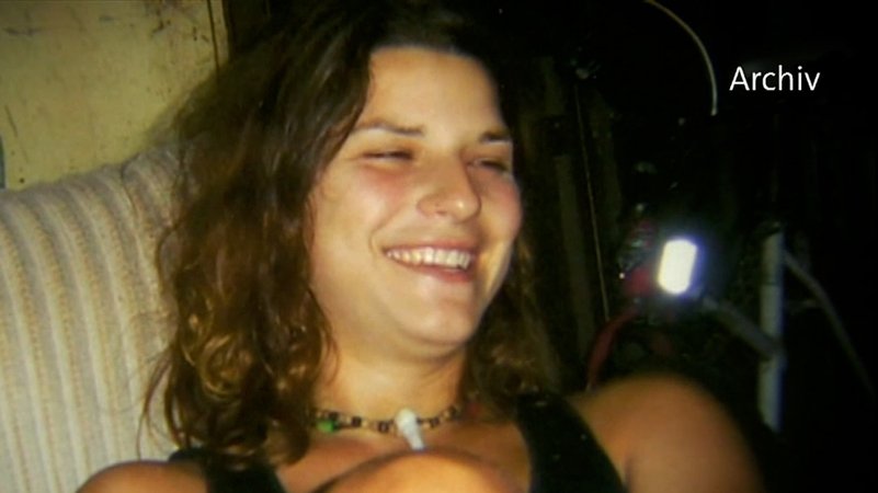 Simone Strobels Tod liegt nun nahezu 20 Jahre zurück. Ihre Familie leidet bis heute. | Bild: BR Simone Strobels Tod liegt nun nahezu 20 Jahre zurück. Ihre Familie leidet bis heute.