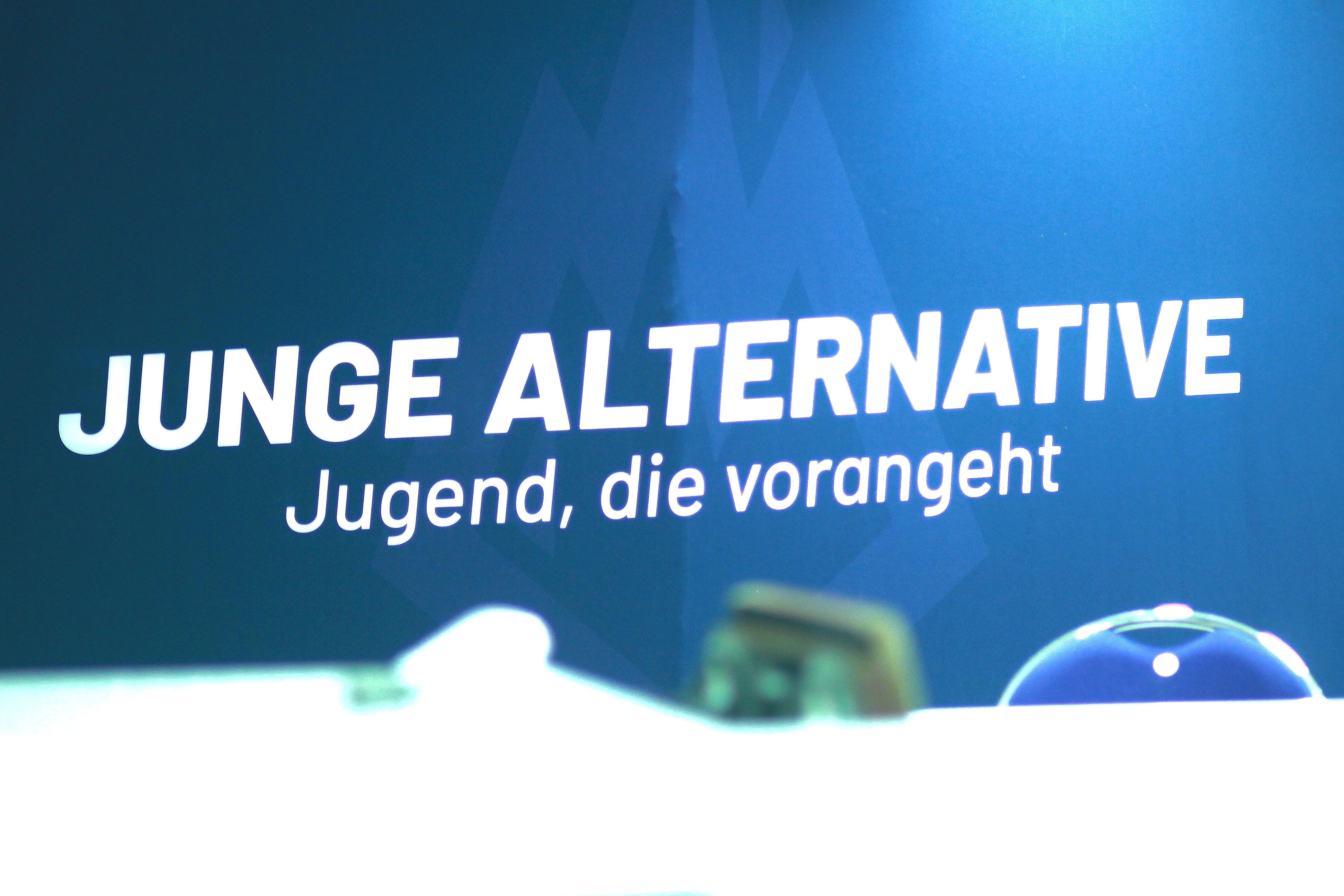 Slogan der Jungen Alternativen beim Bundesparteitag der AfD am 30.06.24
