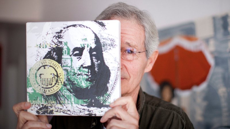 Hans-Jürgen Kuhl in seinem Kölner Atelier. Der gelernte Grafiker hat vor 20 Jahren mindestens 16,5 Millionen US-Dollar gefälscht und war in Haft. | Bild: dpa/pa/Rolf Vennenbernd Hans-Jürgen Kuhl in seinem Kölner Atelier. Der gelernte Grafiker hat vor 20 Jahren mindestens 16,5 Millionen US-Dollar gefälscht und war in Haft.