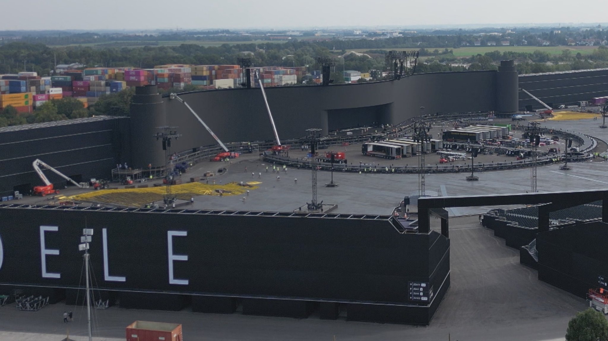 Adeles Konzertarena wird abgebaut.