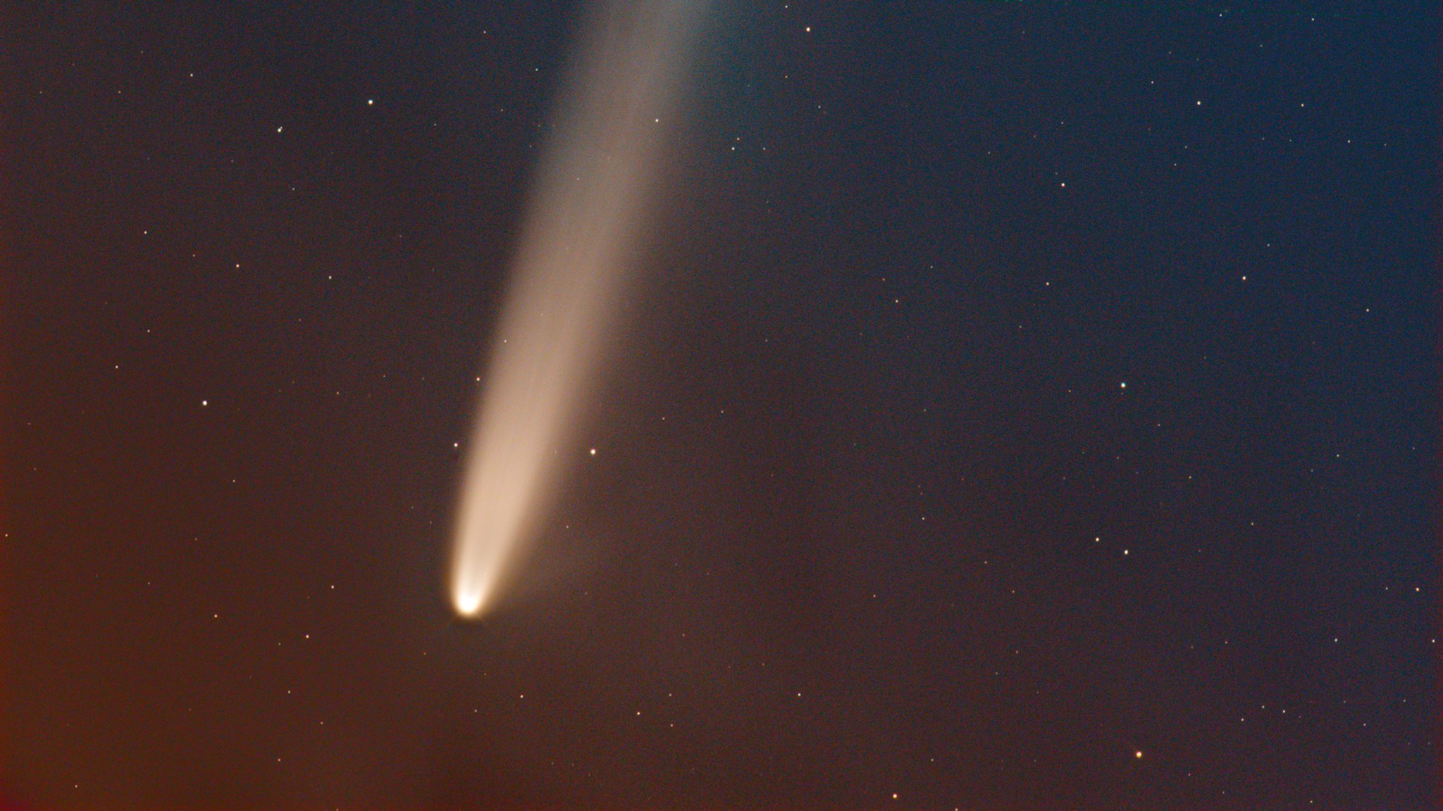 Fürs bloße Auge war der Komet C/2023 A3 Tsuchinshan-ATLAS zu der Zeit noch nicht zu sehen, doch mit professioneller Ausrüstung ließen sich schon atemberaubende Bilder machen.