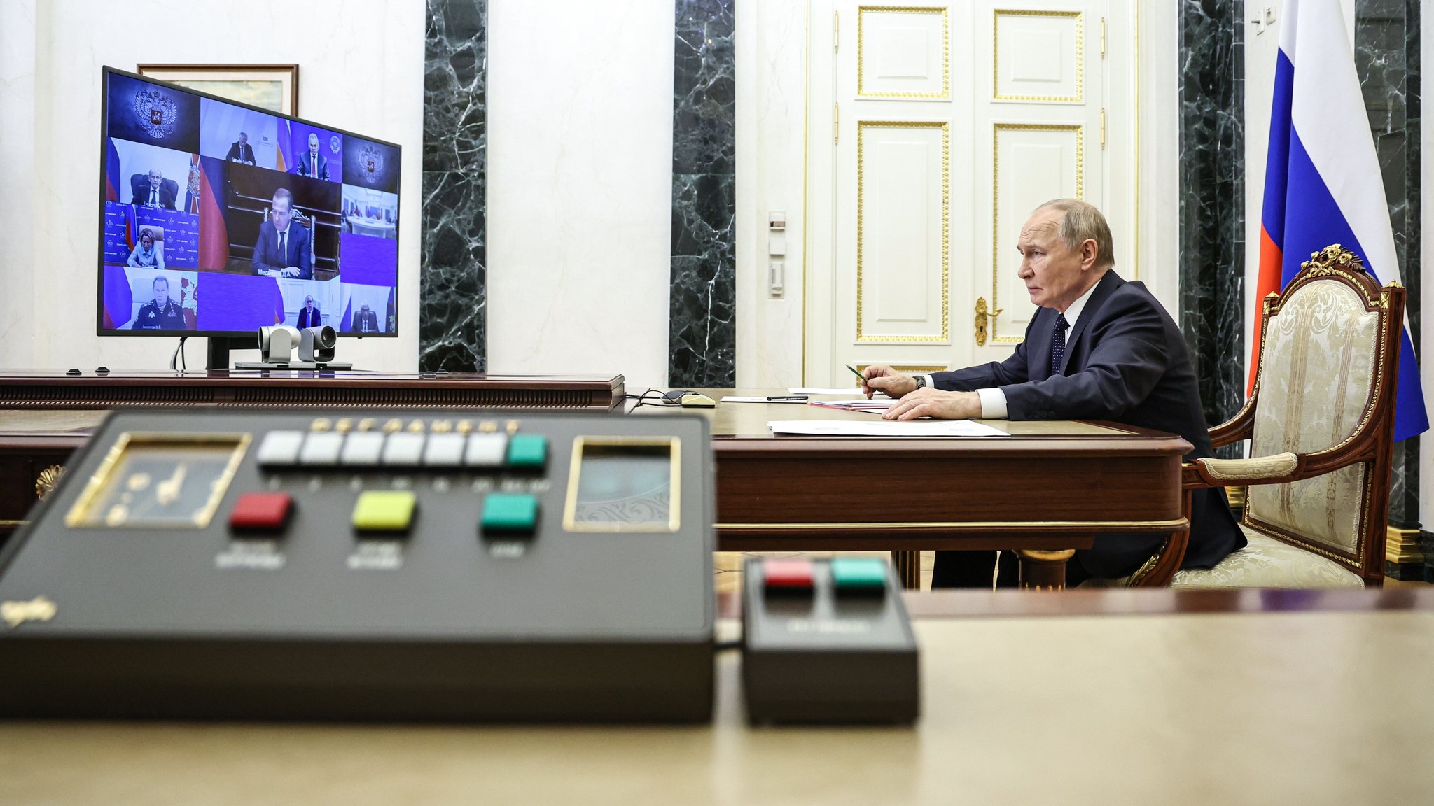 "Pistole an der Wand": Ist Putins Netz-Zensur mehrheitsfähig?