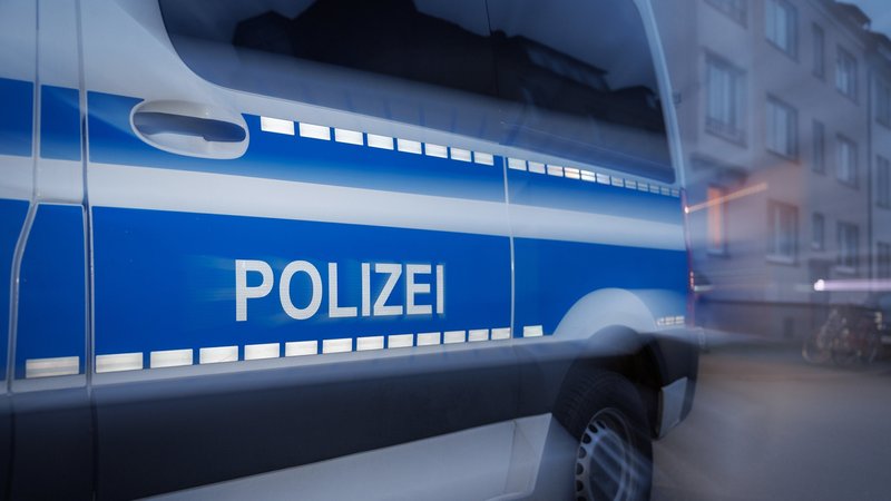 Polizeiauto - Symbolbild | Bild: dpa-Bildfunk/Friso Gentsch Polizeiauto - Symbolbild