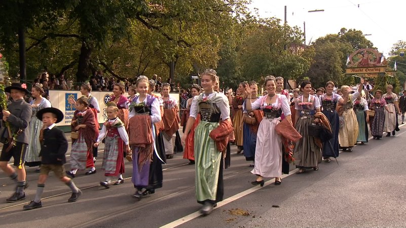 Am zweiten Tag stehen auf dem Münchner Oktoberfest die Schützen und Trachtler im Mittelpunkt.