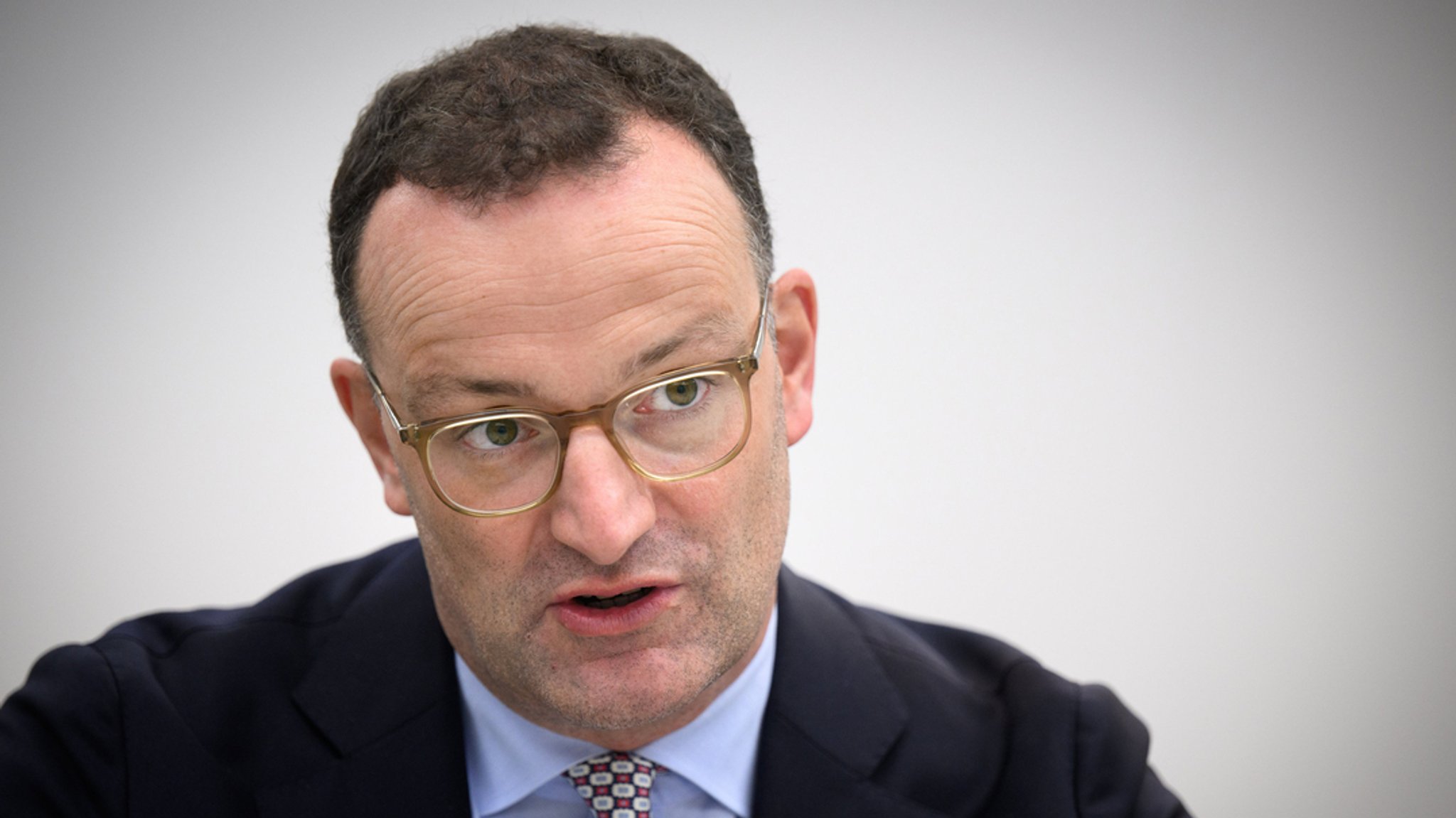 ARCHIV - 10.09.2025, Berlin: Jens Spahn (CDU), Vorsitzender der CDU/CSU-Bundestagsfraktion, sitzt bei einem Gespräch mit der Deutschen Presse-Agentur dpa im Newsroom der Nachrichtenagentur. | Bild: dpa-Bildfunk/Bernd von Jutrczenka ARCHIV - 10.09.2025, Berlin: Jens Spahn (CDU), Vorsitzender der CDU/CSU-Bundestagsfraktion, sitzt bei einem Gespräch mit der Deutschen Presse-Agentur dpa im Newsroom der Nachrichtenagentur.