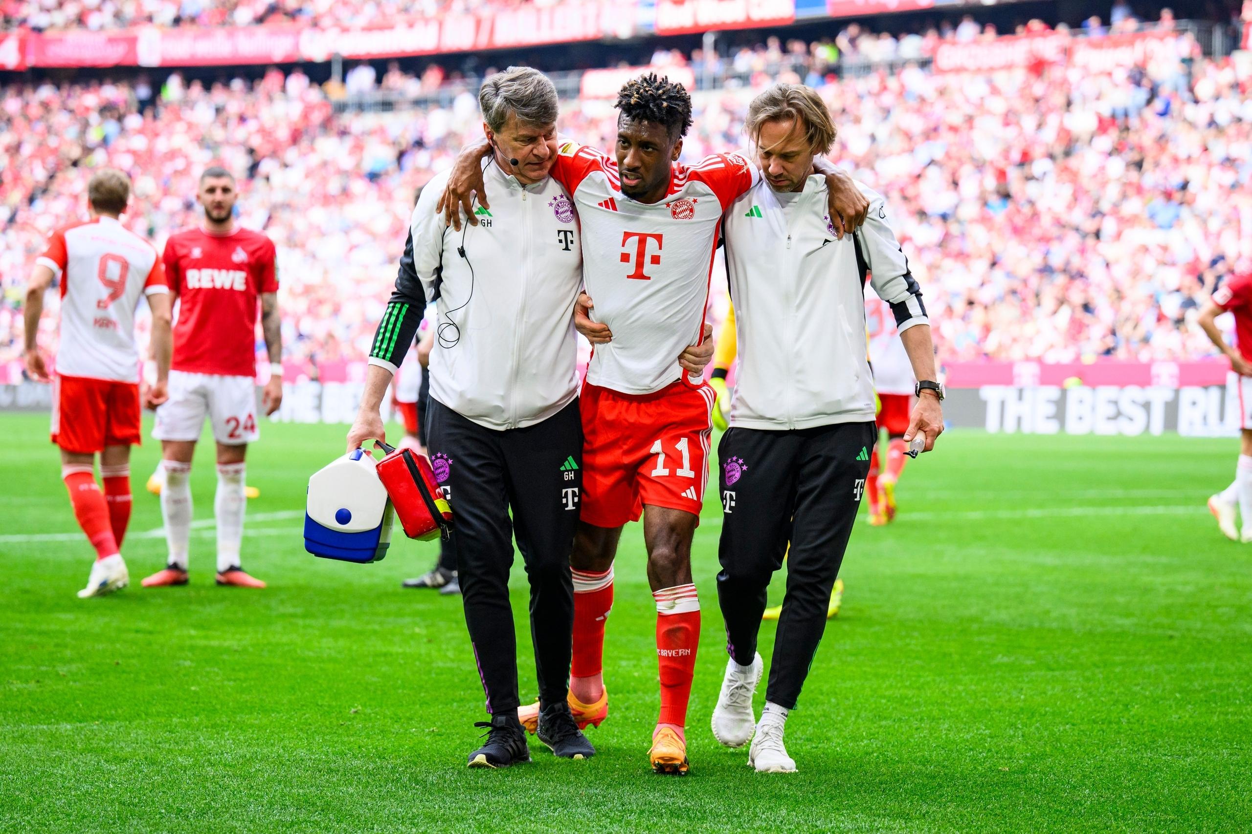 Kingsley Coman verletzt sich im Spiel gegen Köln