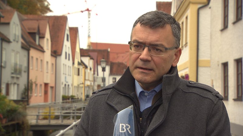 Florian Herrmann, Leiter der Bayerischen Staatskanzlei, glaubt an die jetzt beschlossenen Maßnahmen gegen Corona. Lokale Lockdowns sieht er nicht kommen.