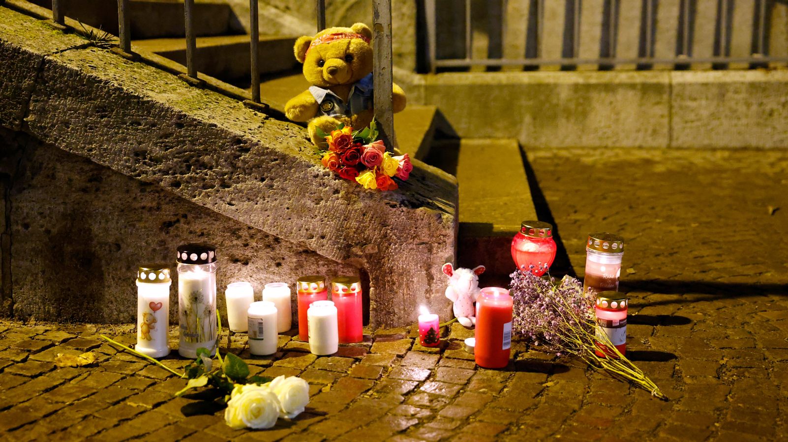 Tödlicher Messerangriff in Aschaffenburg: Was wir bisher wissen Tödlicher Messerangriff in Aschaffenburg: Was wir bisher wissen