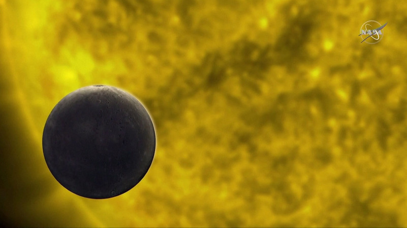 Der Merkur schiebt sich auf seinem Umlauf zwischen die Sonne und die Erde