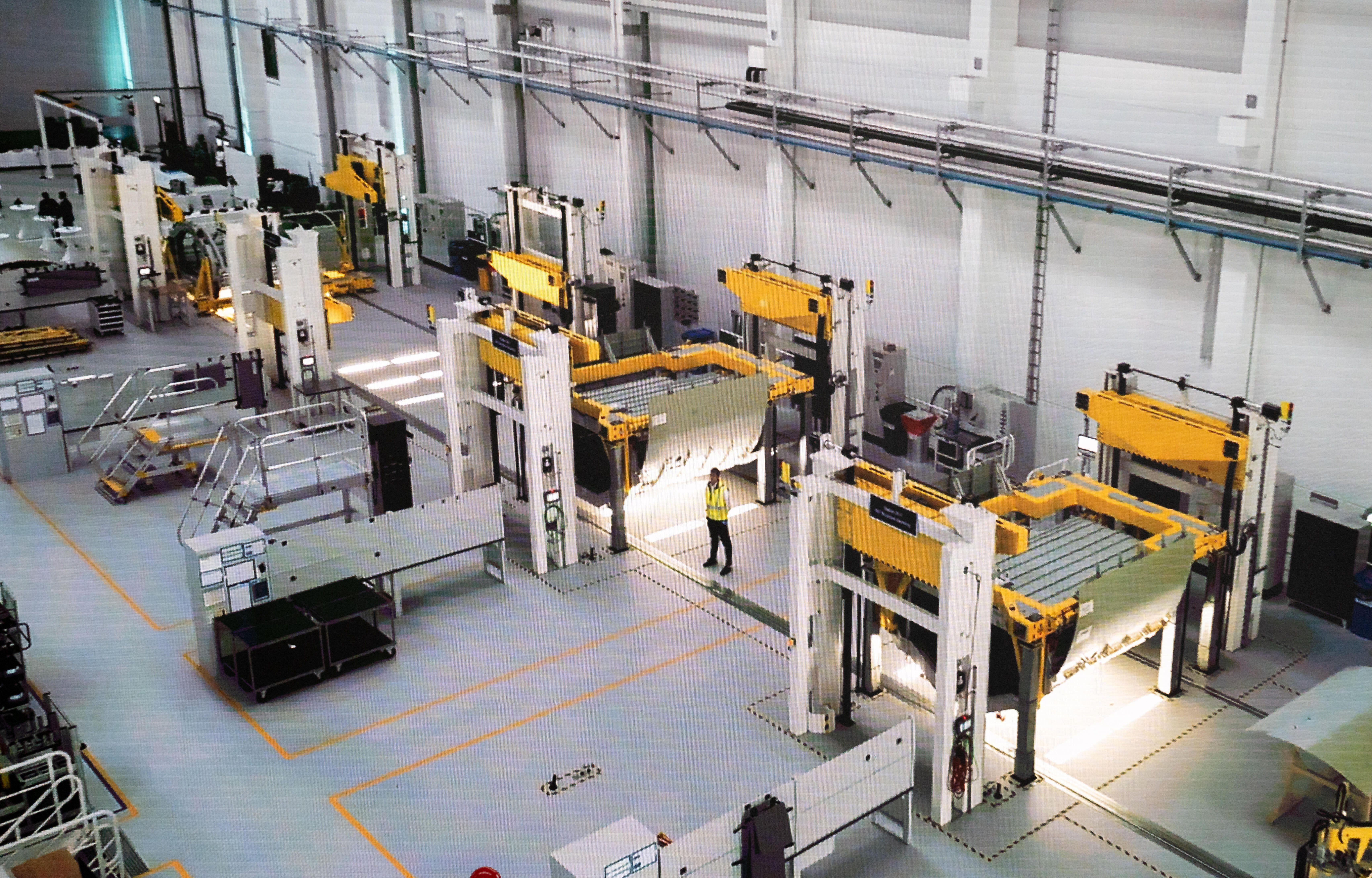 Wirtschaftliche Zufriedenheit in Schwaben: Vergangenen Oktober ging eine neue Airbus-Produktionshalle in Augsburg in Betrieb.