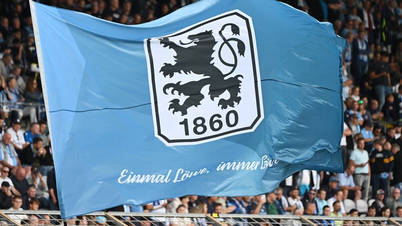 Fanfahne TSV 1860 München | Bild: dpa-Bildfunk/Angelika Warmuth Fanfahne TSV 1860 München