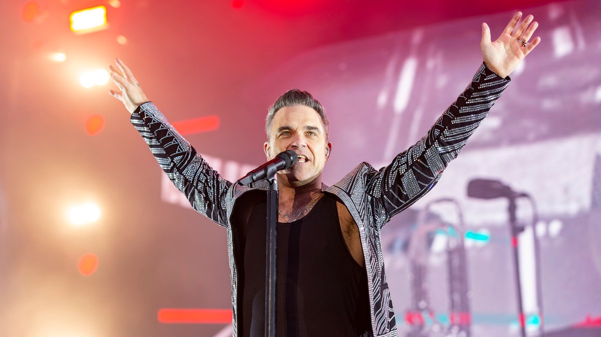 Robbie Williams bei einem Konzert am 4. Juni 2022
