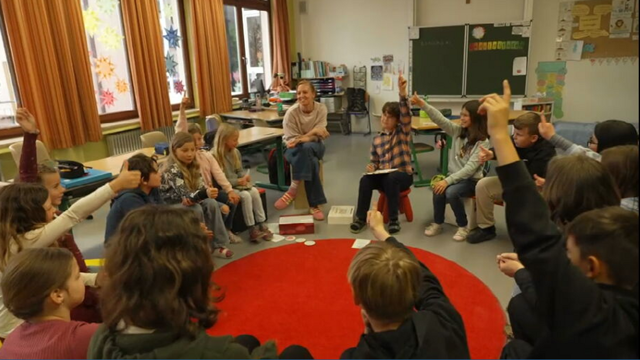 Ein "Klassenrat" an einer Grundschule im oberbayerischen Kiefersfelden. | Bild: BR Ein "Klassenrat" an einer Grundschule im oberbayerischen Kiefersfelden.