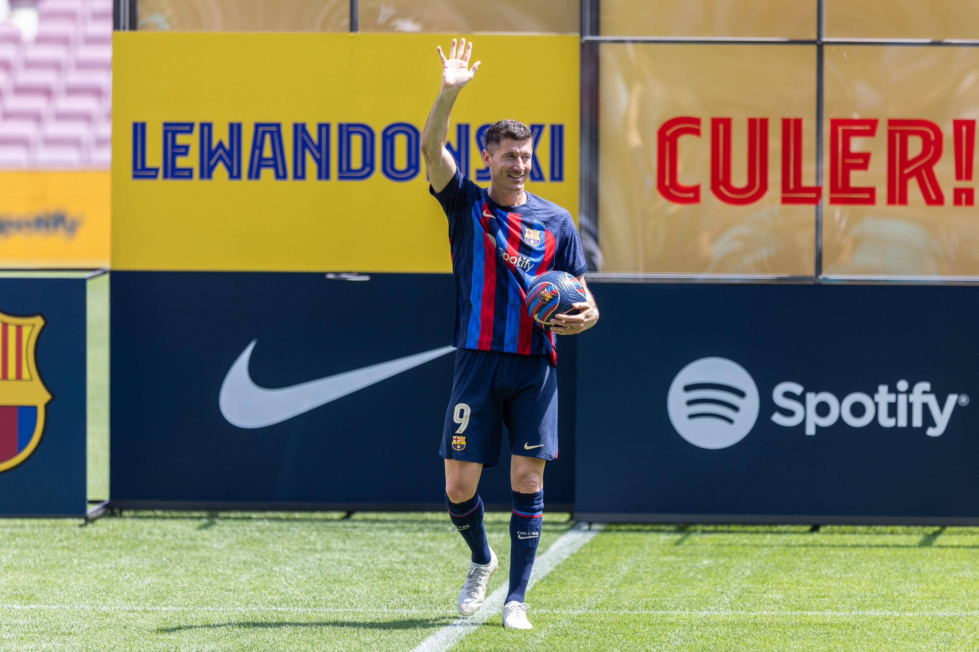 Robert Lewandowski im Trikot des FC Barcelona | Bild:picture alliance / DPPI media / Xavier Bonilla
