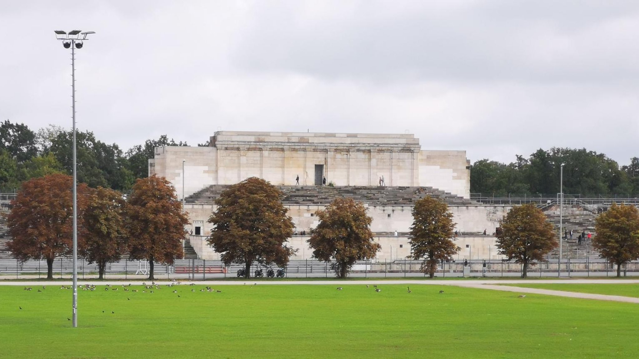 Zeppelintribüne, Zeppelinfeld: Was mit den Nazi-Bauten passiert