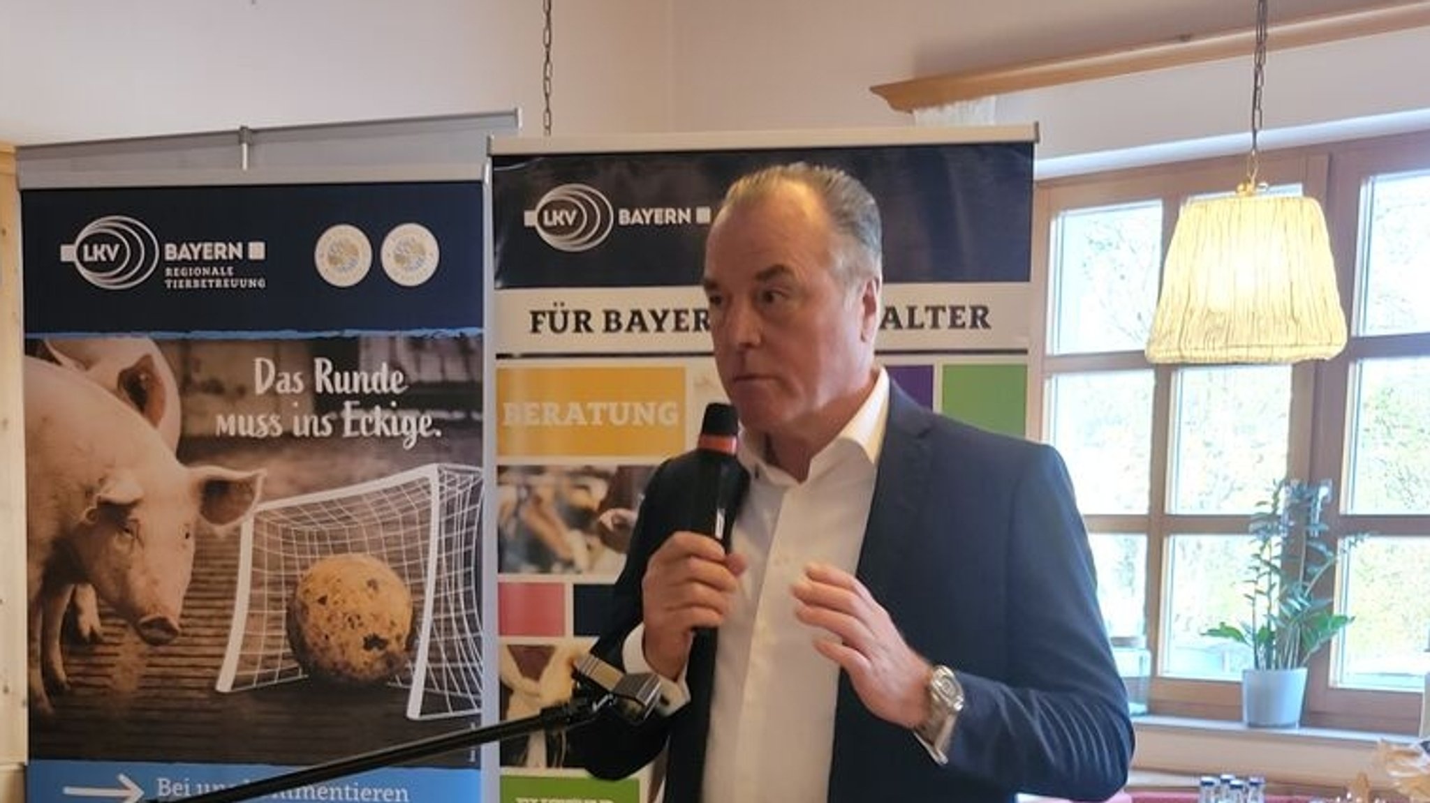 Übernahmekampf um Schlachthöfe: Tönnies wirbt in Bayern