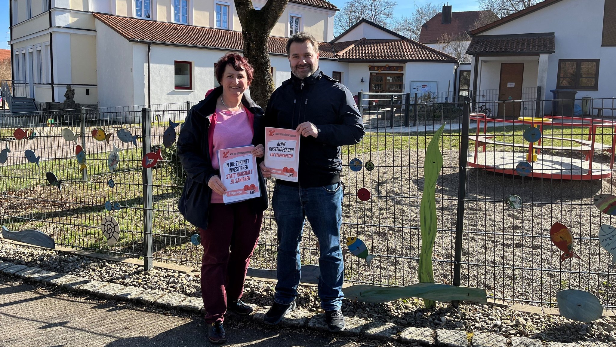 Kaisheimer Eltern protestieren gegen Gebührenerhöhung bei der Kinderbetreuung.