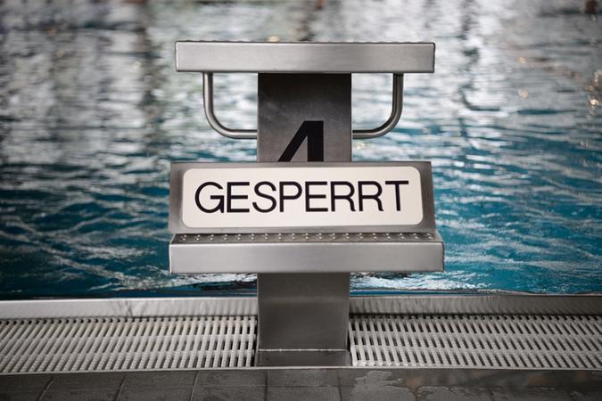 Runder Tisch Kann Das Zeiler Hallenbad Gerettet Werden Br24