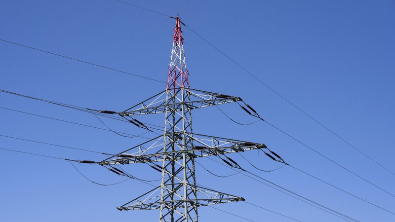 Hochspannungsmast | Bild: picture alliance / imageBROKER | Helmut Meyer zur Capellen Hochspannungsmast