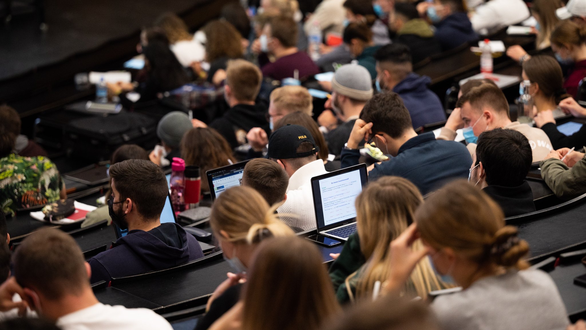 Studierende in einem Hörsaal (Symbolbild)