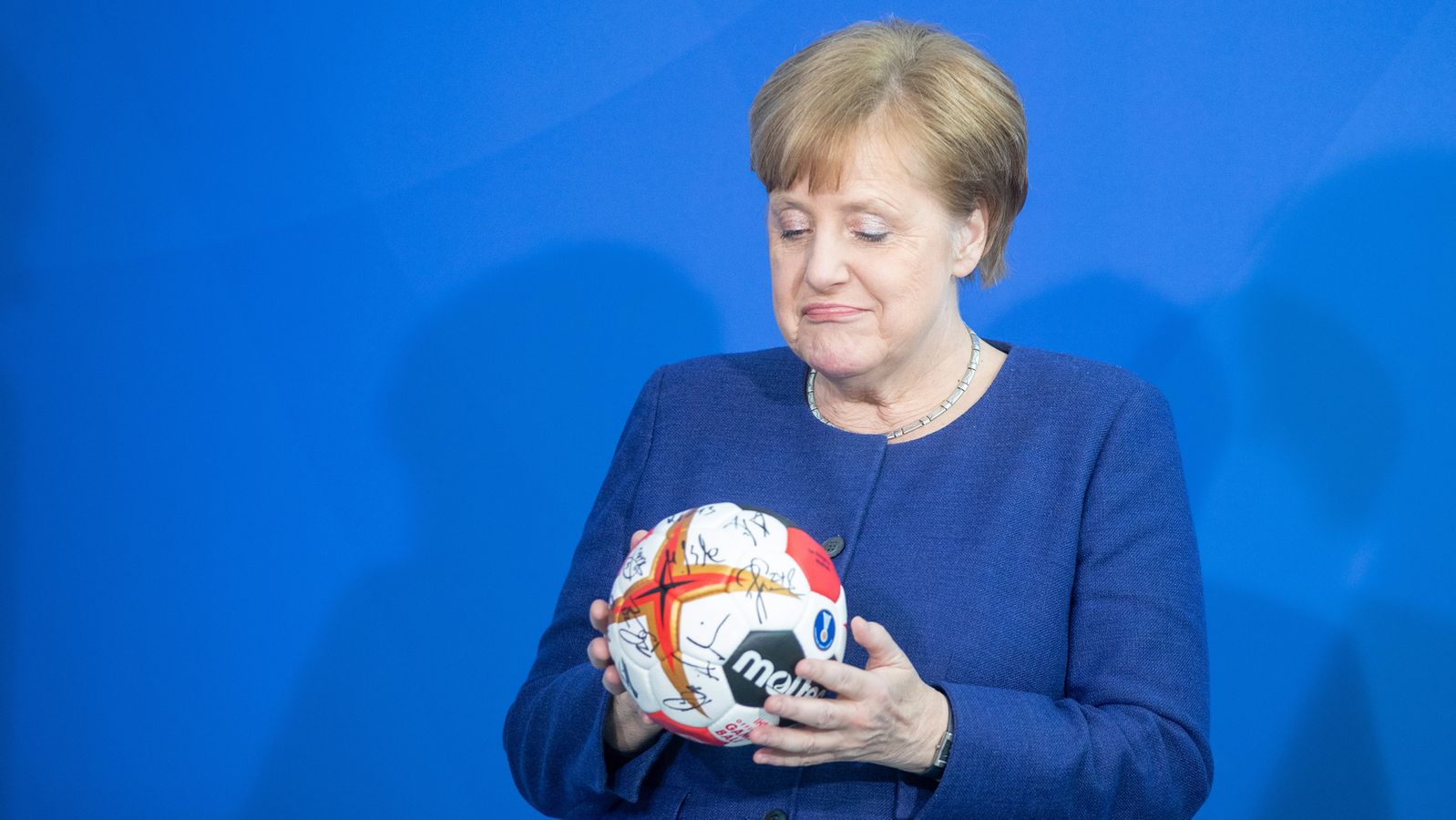 Fußball und Politik: Ein schwieriger Doppelpass Fußball und Politik: Ein schwieriger Doppelpass