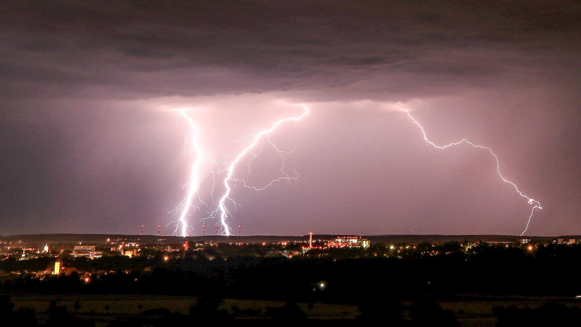 Unwetter In Bayern - Stromausfälle Und Überflutungen | BR24