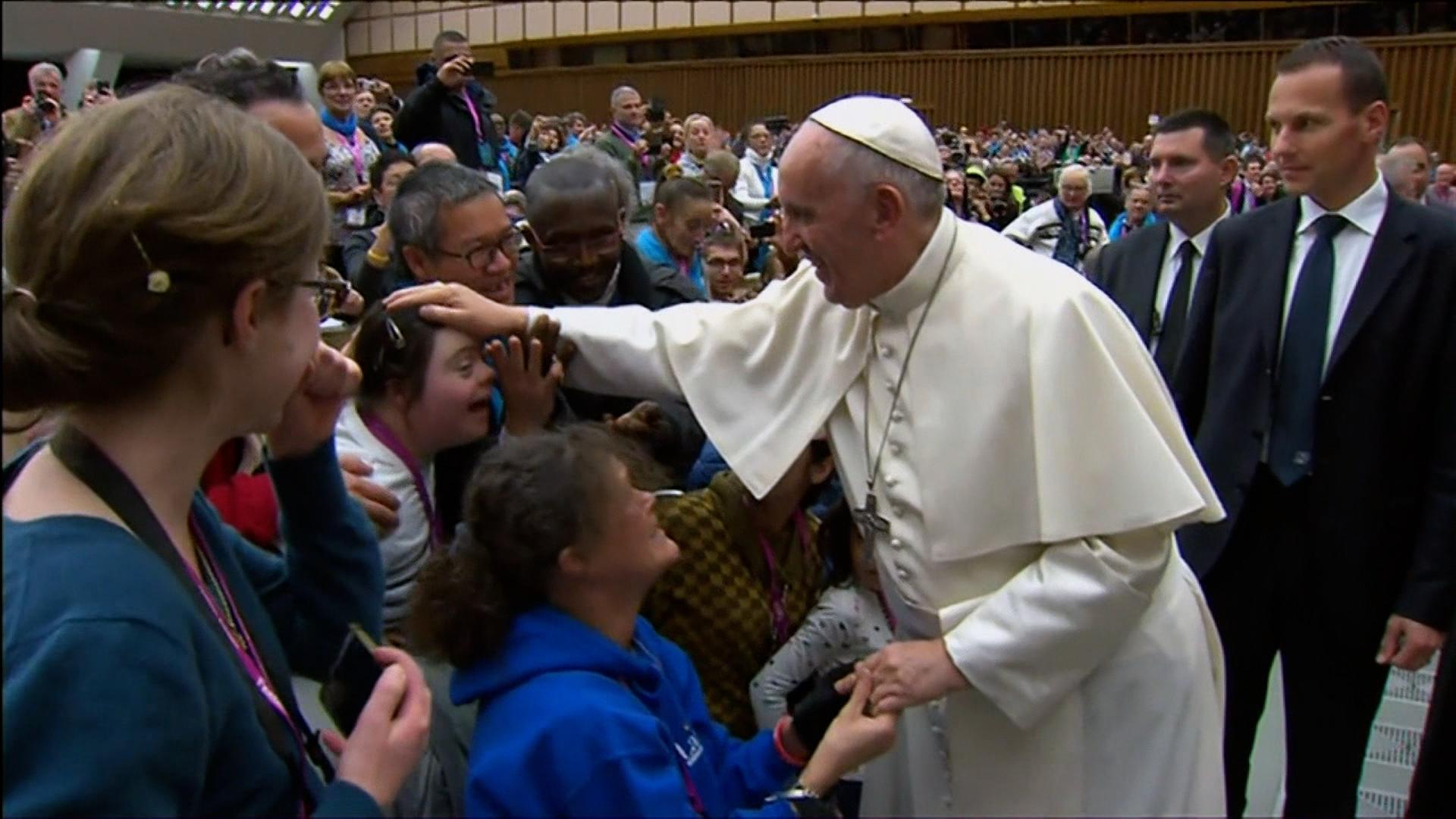 Die Kardinäle seien fast bis ans Ende der Welt gegangen, um ihn, Jorge Mario Bergoglio, zum Papst zu wählen. So hat es Franziskus 2013 erzählt.