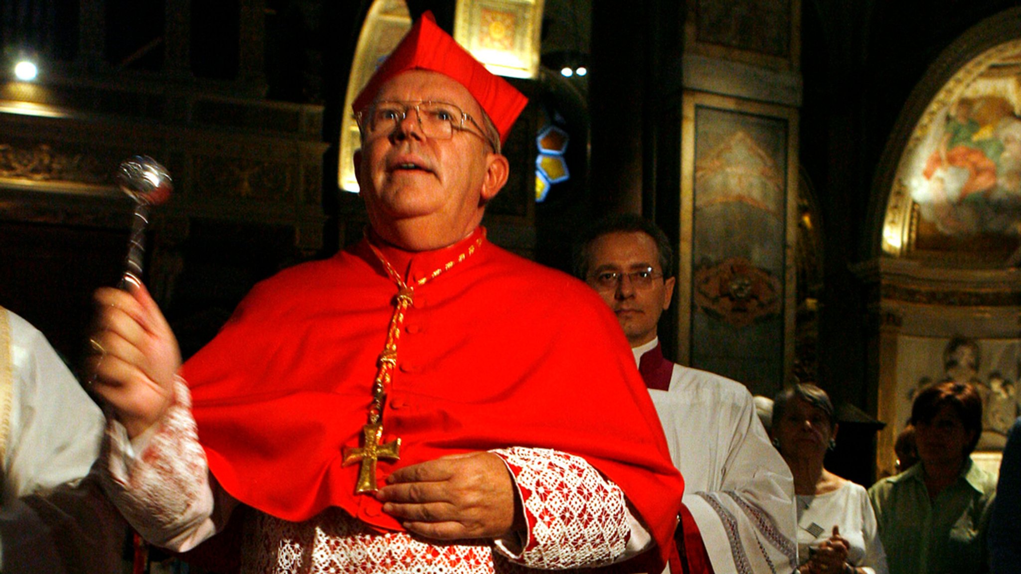 Jean-Pierre Ricard, ehemaliger Erzbischof von Bordeaux segnet seine Titularkirche - Sant' Agostino - während einer Zeremonie zur offiziellen Übernahme seiner Kirche. 