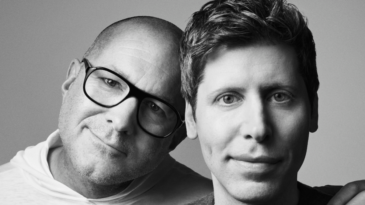 So freundschaftlich präsentieren sich Jony Ive und Sam Altman heute auf der Seite von OpenAI.