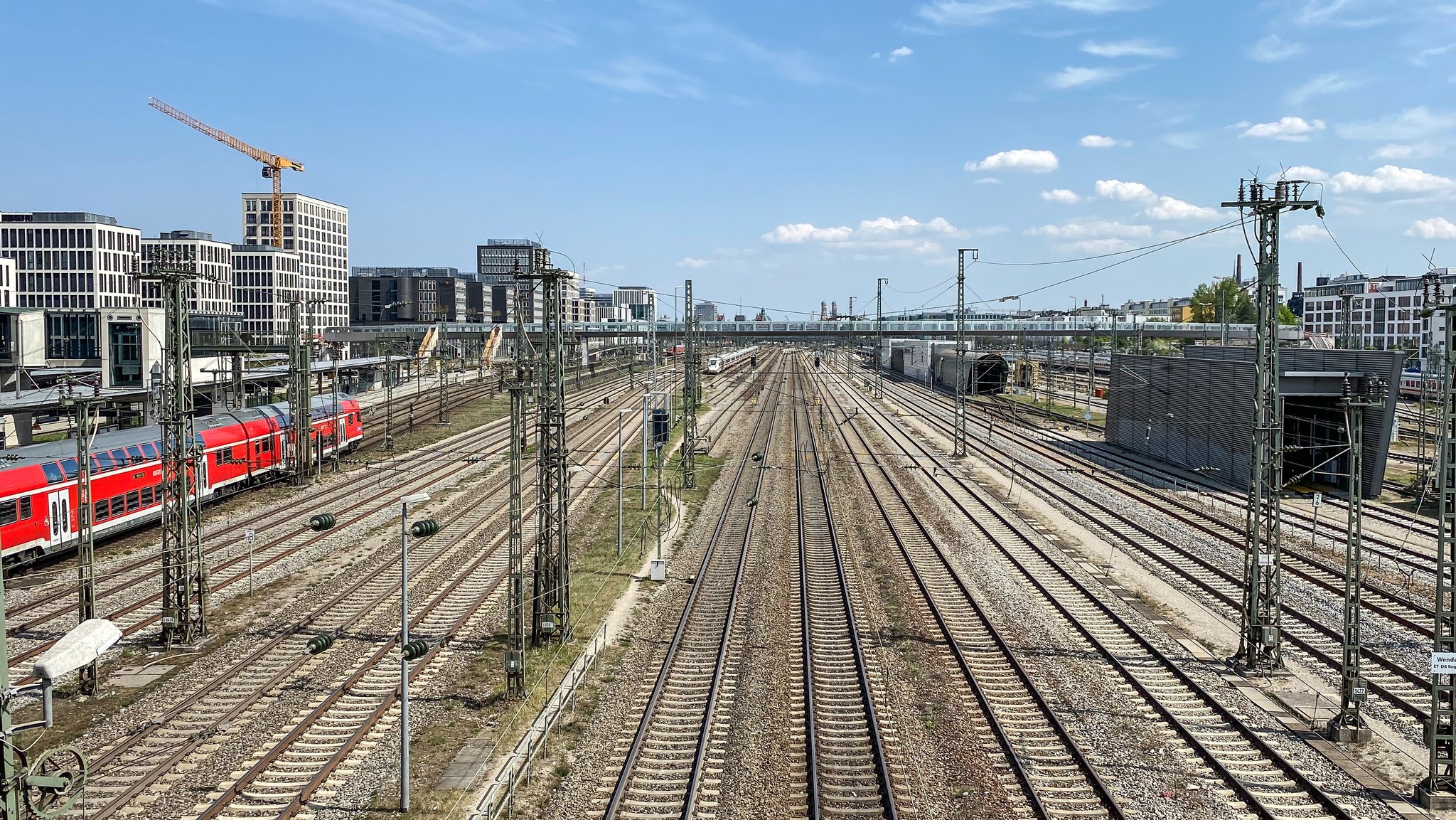 Leere Gleise an der Donnersbergerbrücke