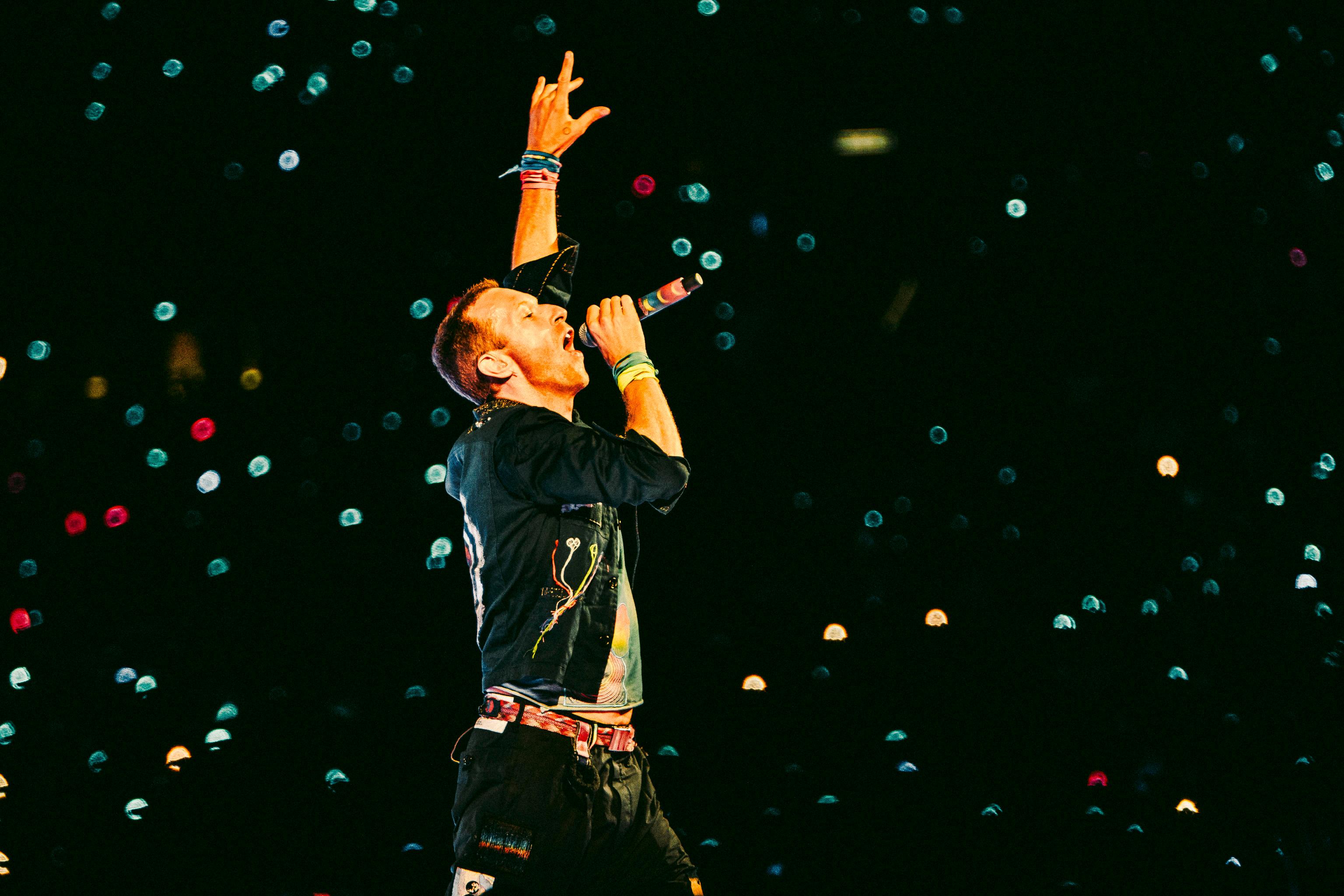 Coldplay-Sänger Chris Martin während eines Auftritts 2024 (Symbolbild)