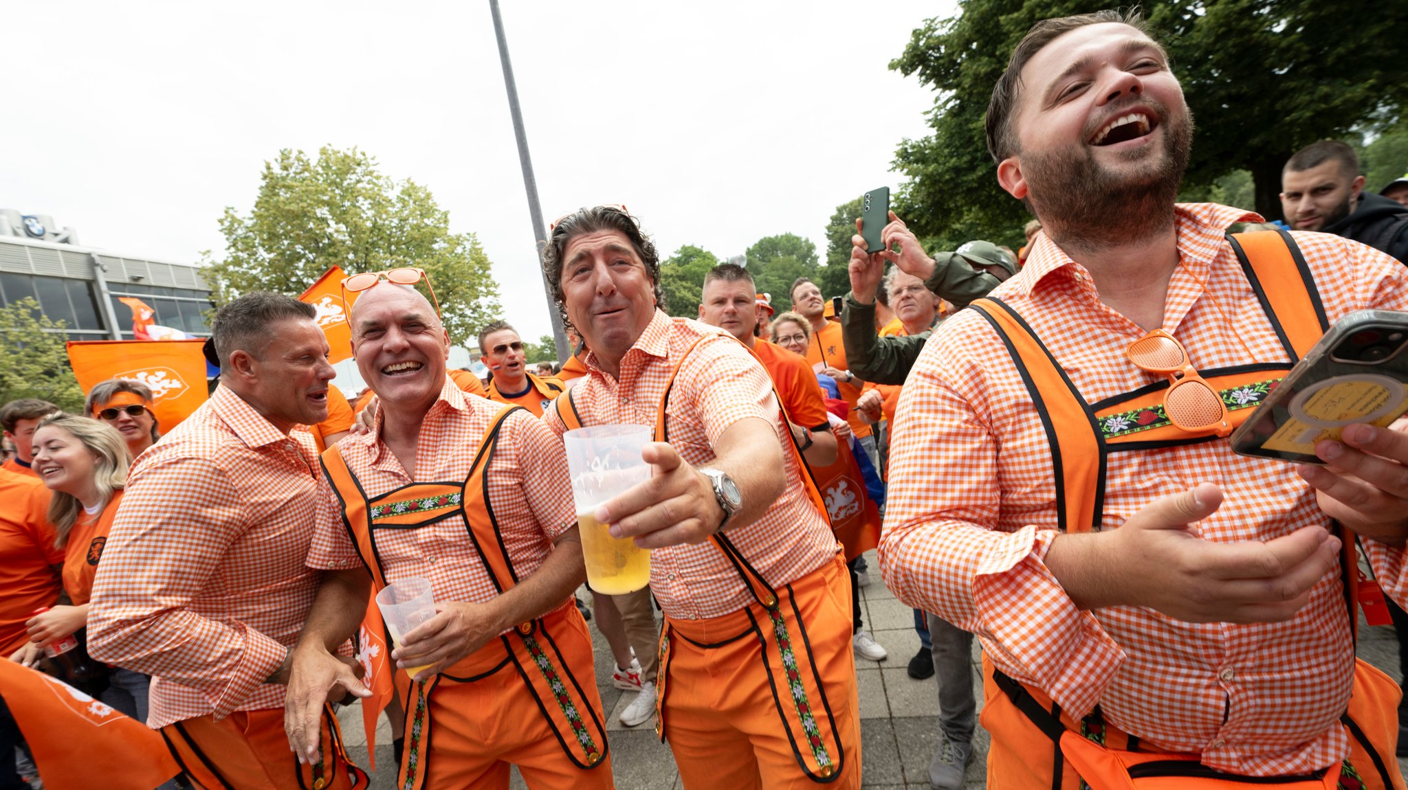 "Zieht den Holländern die Lederhosen aus ..."