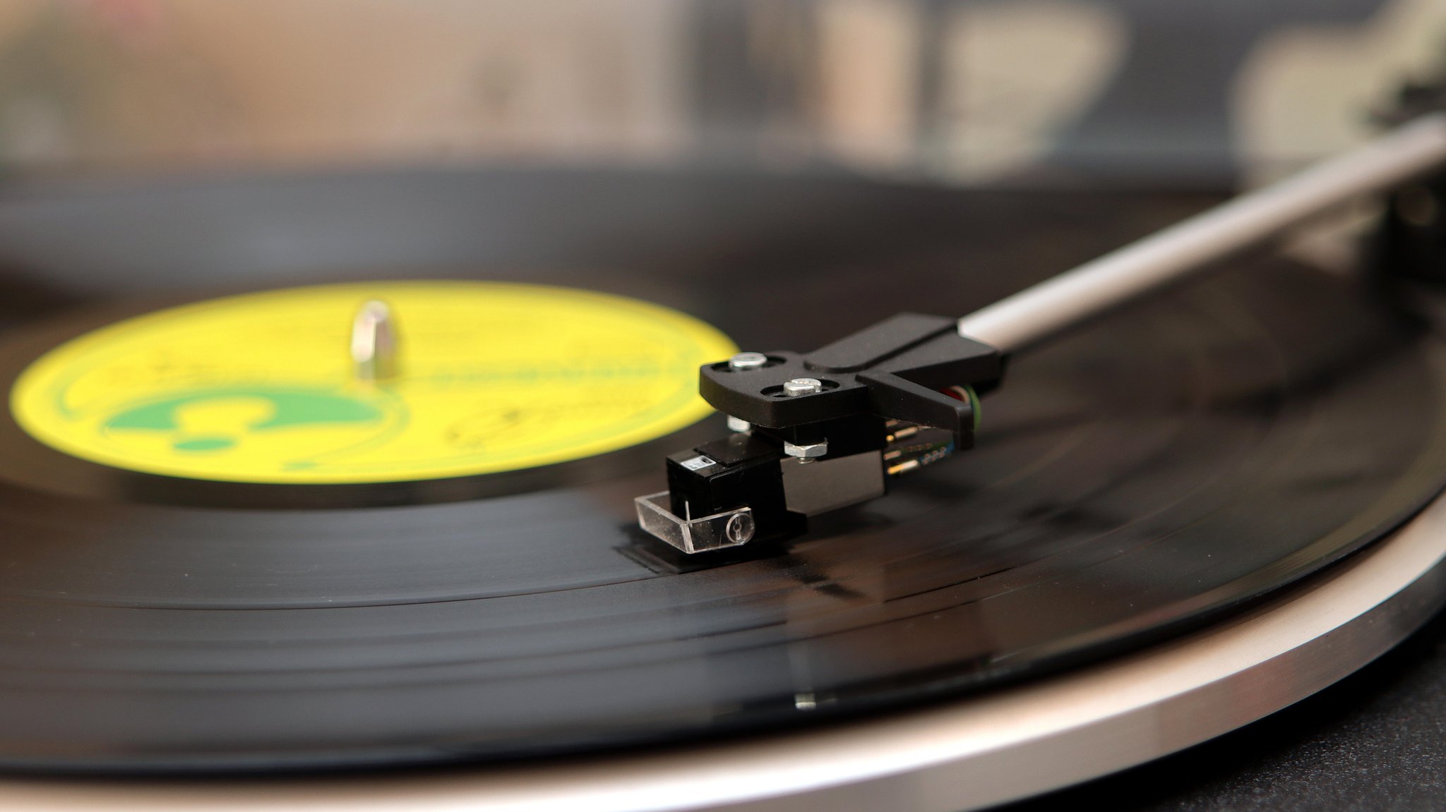 Musikindustrie: Streaming und Schallplatten sorgen für Wachstum | Bild: picture alliance / Shotshop | Rüdiger Rebmann Musikindustrie: Streaming und Schallplatten sorgen für Wachstum