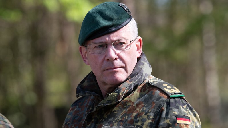 Generalleutnant André Bodemann, Stellvertreter des Befehlshabers Operatives Führungskommando der Bundeswehr und Kommandeur Territoriale Aufgaben | Bild: picture alliance / SvenSimon | Malte Ossowski/SVEN SIMON Generalleutnant André Bodemann, Stellvertreter des Befehlshabers Operatives Führungskommando der Bundeswehr und Kommandeur Territoriale Aufgaben