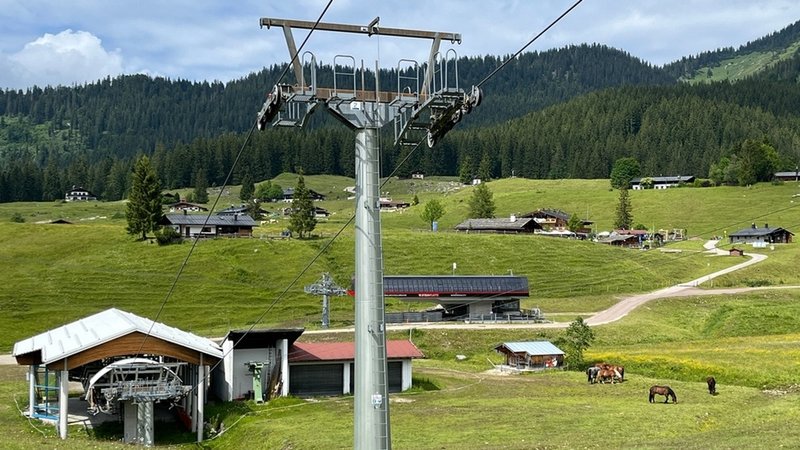 Gegend um die Winklmoos-Alm mit Skiliften. | Bild: BR/Georg Bayerle Gegend um die Winklmoos-Alm mit Skiliften.