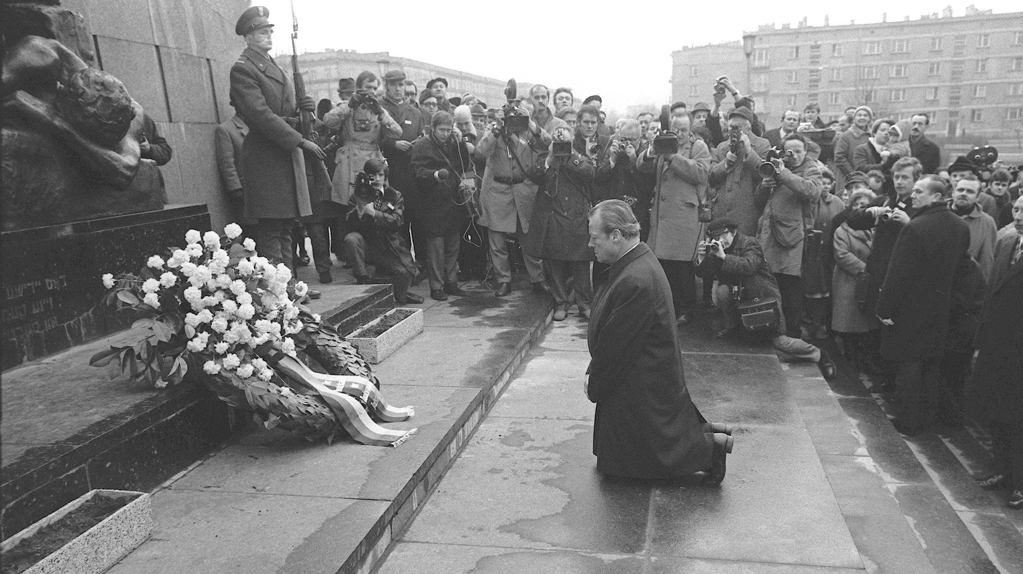 Der Kniefall von Bundeskanzler Willy Brandt (SPD) am 7. Dezember 1970 