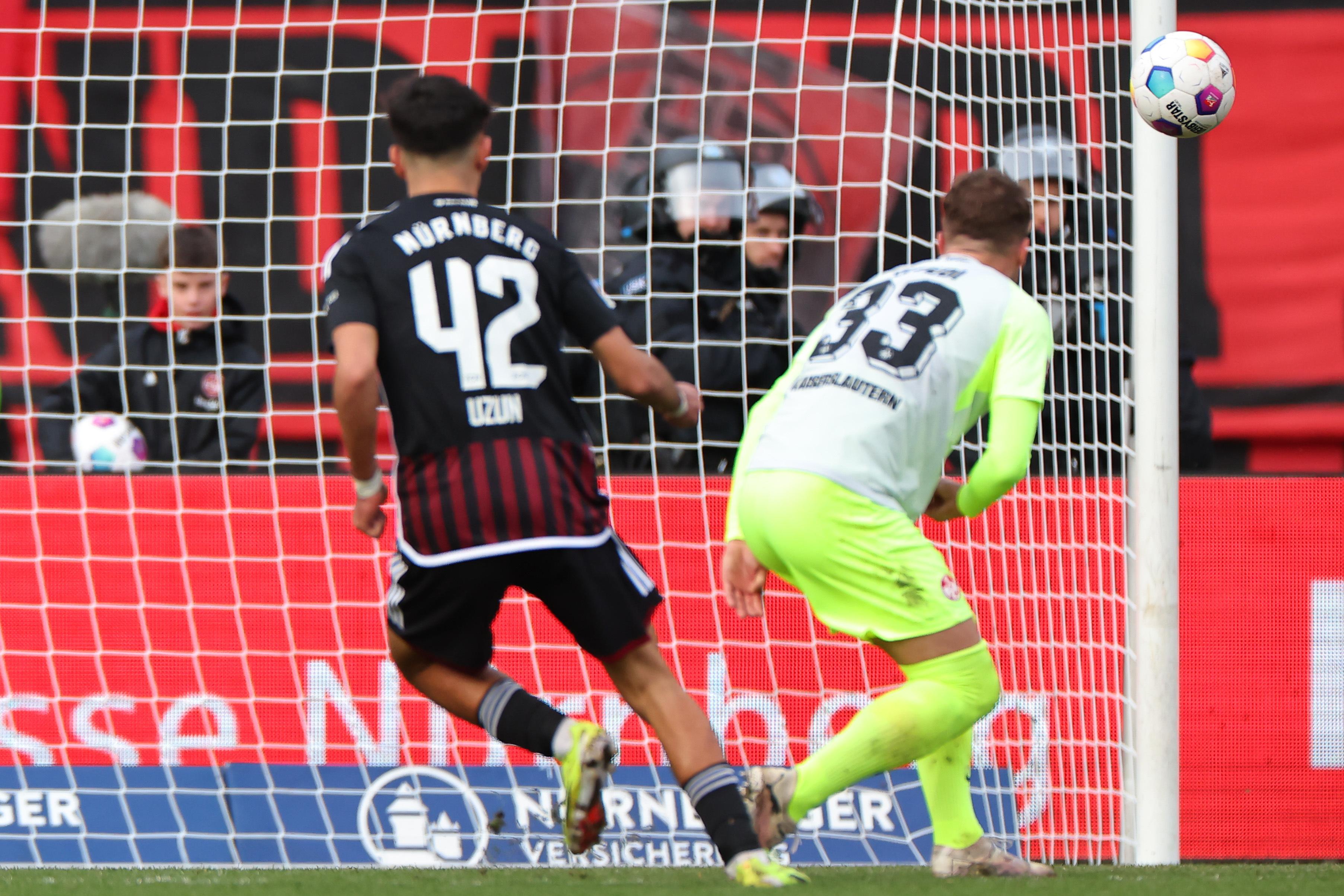Spielszene 1. FC Nürnberg - 1. FC Kaiserslautern: Can Uzun trifft zum 1:1-Ausgleich