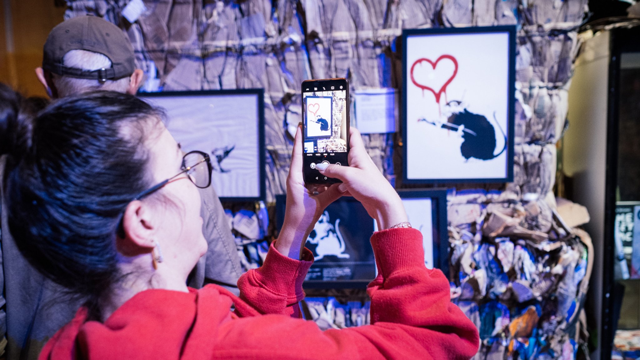 Viele der Banksy-Motive sind weltberühmt. | Bild: BMC (c) HL_llumineau Viele der Banksy-Motive sind weltberühmt.