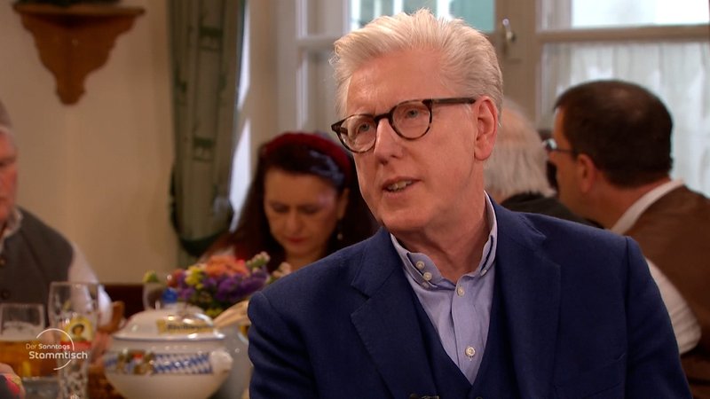 Journalist Koll beim BR-Sonntags-Stammtisch. Er sieht in Mütterrente den falschen Ansatz. | Bild: Bayerischer Rundfunk 2025 Journalist Koll beim BR-Sonntags-Stammtisch. Er sieht in Mütterrente den falschen Ansatz.