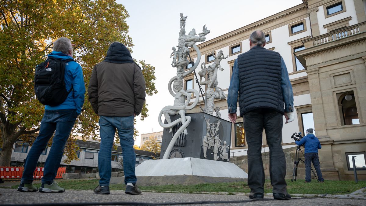 Stuttgart 21 Tonnenschweres Satire Denkmal Sorgt Fur Aufsehen Br24