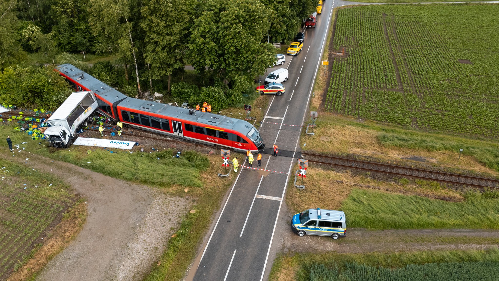 Das Zugunglück vom 28. Mai: Ein Zug kollidierte mit einem Getränkelaster - am unbeschrankten Bahnübergang bei Pocking.