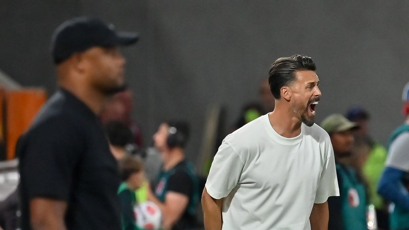 Vincent Kompany (l.) und Sandro Wagner | Bild: picture alliance / HMB Media | Michael Nibel Vincent Kompany (l.) und Sandro Wagner