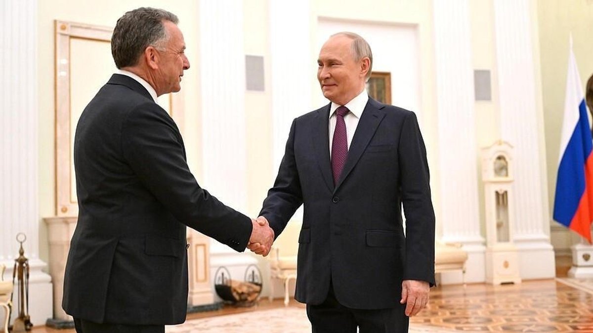 "Kakerlaken im Licht": Abhöraffäre blamiert Trump und Putin